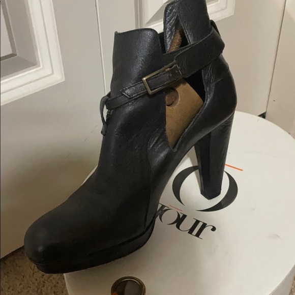 Hugo Boss open booties - Picture 2 of 2